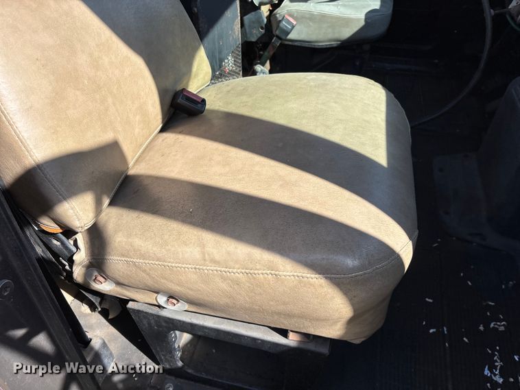 image for item FG0114 1990 International 4800 rescue truck