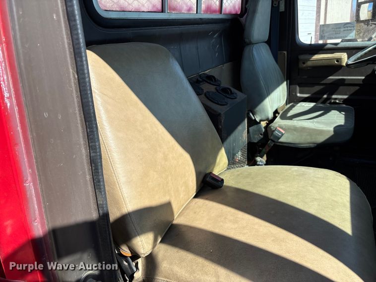 image for item FG0114 1990 International 4800 rescue truck