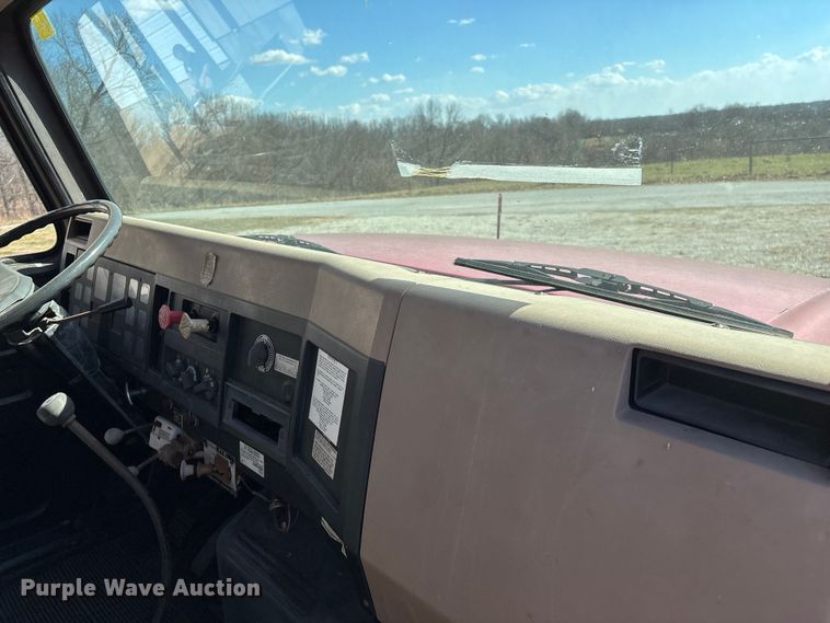 image for item FG0114 1990 International 4800 rescue truck