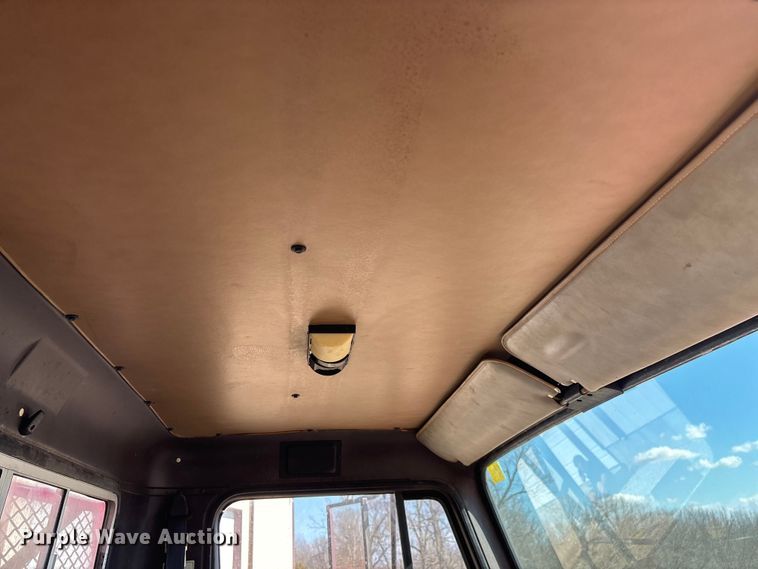 image for item FG0114 1990 International 4800 rescue truck