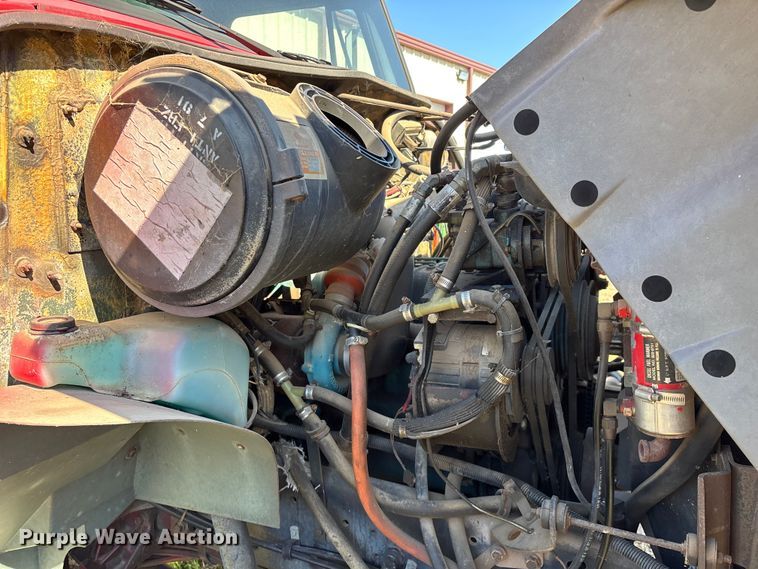 image for item FG0114 1990 International 4800 rescue truck