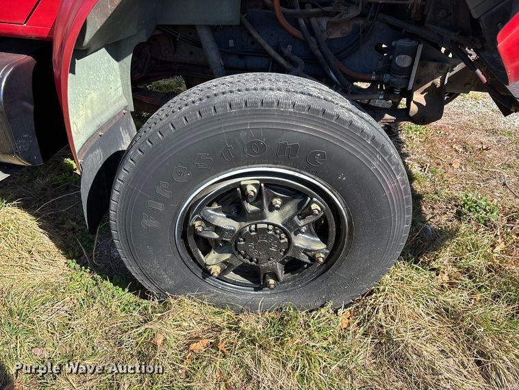 image for item FG0114 1990 International 4800 rescue truck