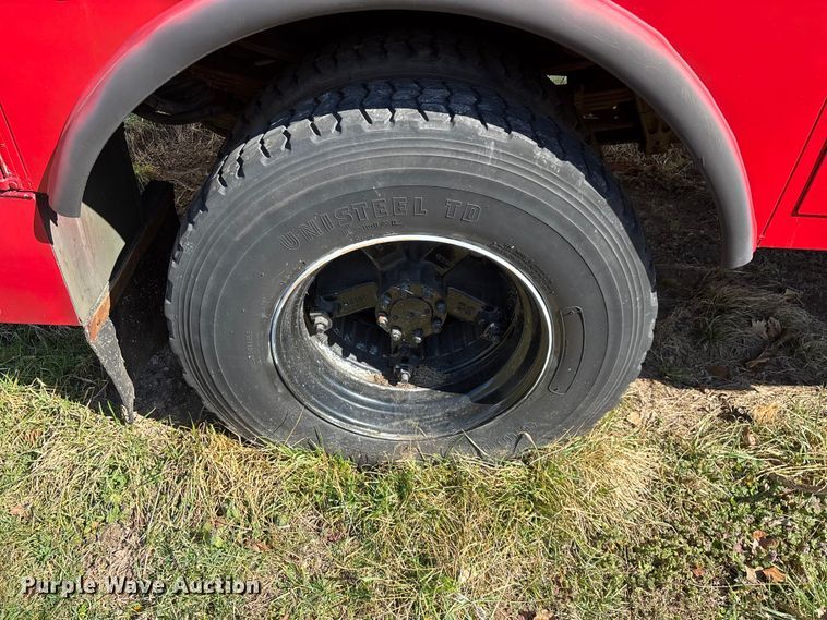 image for item FG0114 1990 International 4800 rescue truck