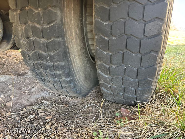 image for item FG0114 1990 International 4800 rescue truck