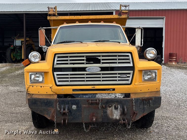image for item FG0128 1988 Ford F800 dump truck