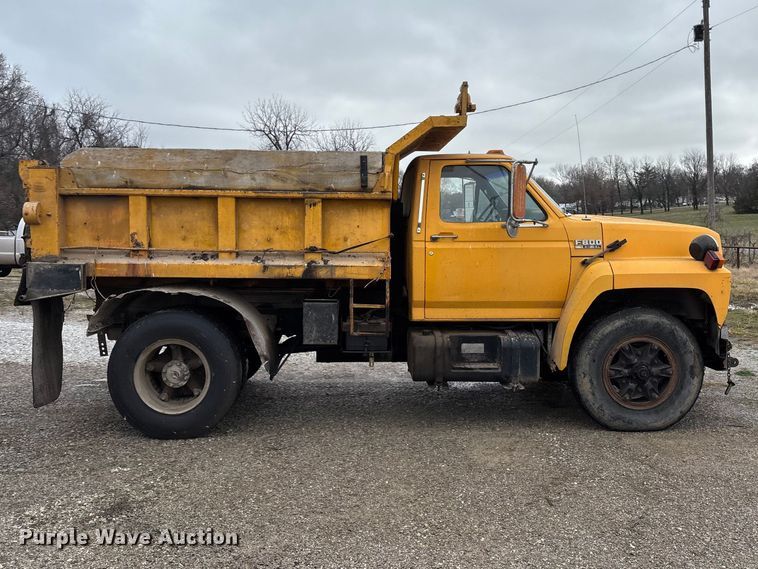 image for item FG0128 1988 Ford F800 dump truck