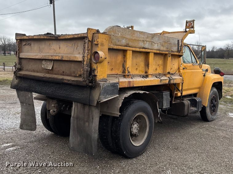 image for item FG0128 1988 Ford F800 dump truck