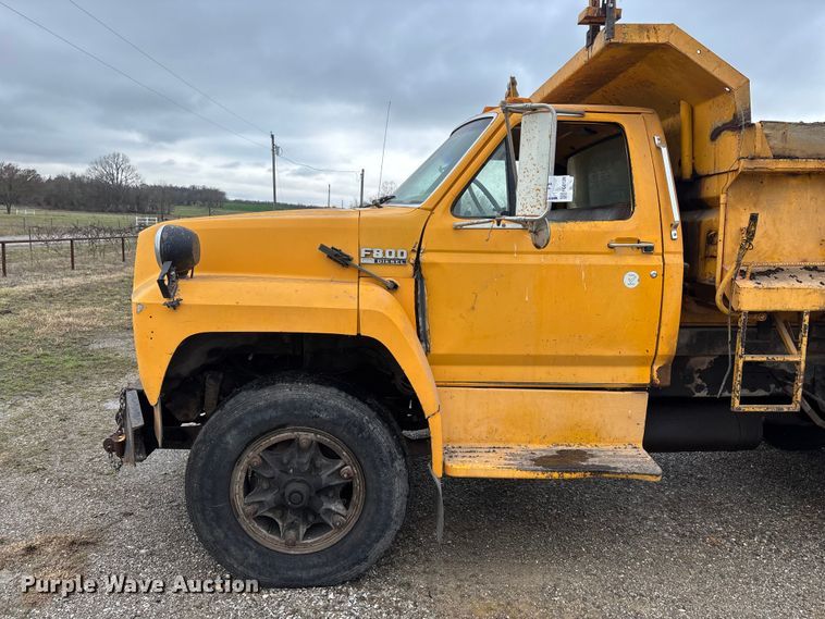 image for item FG0128 1988 Ford F800 dump truck