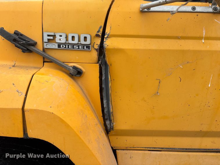 image for item FG0128 1988 Ford F800 dump truck