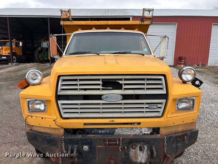 image for item FG0128 1988 Ford F800 dump truck