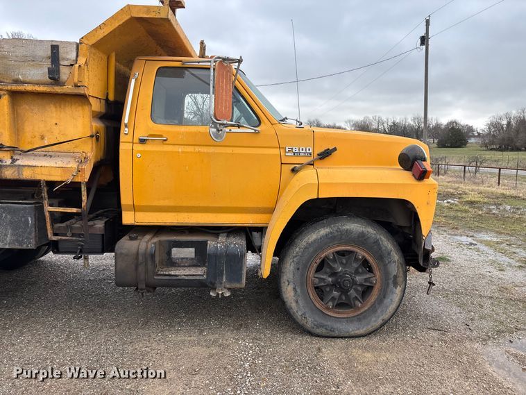 image for item FG0128 1988 Ford F800 dump truck