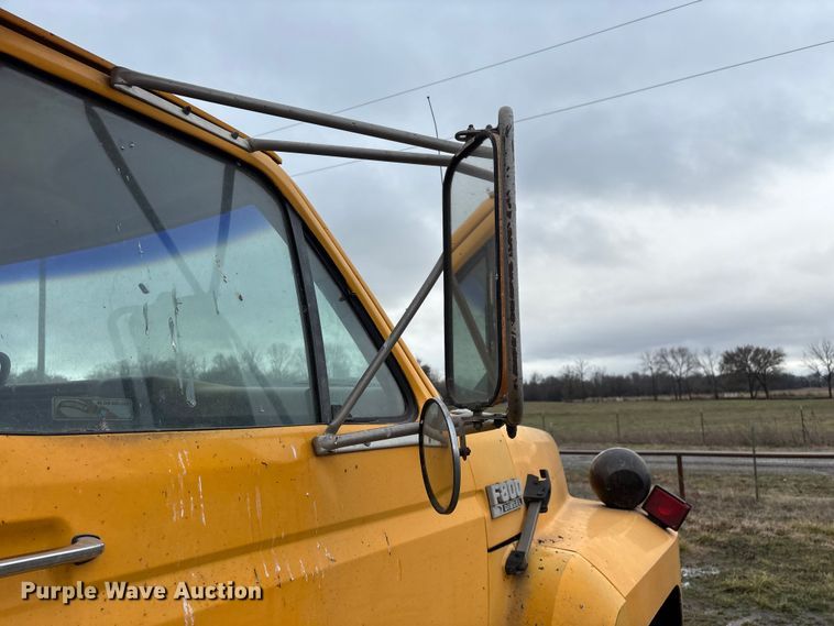 image for item FG0128 1988 Ford F800 dump truck