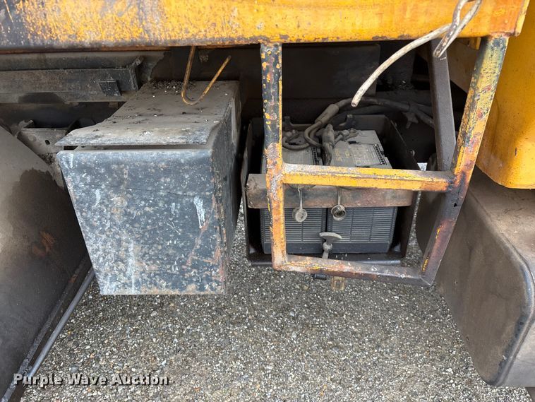 image for item FG0128 1988 Ford F800 dump truck
