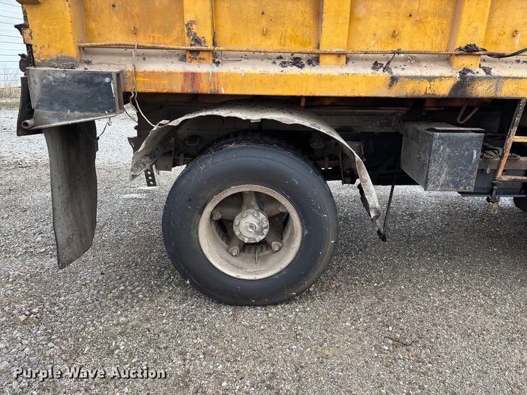 image for item FG0128 1988 Ford F800 dump truck