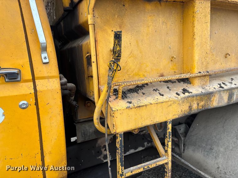 image for item FG0128 1988 Ford F800 dump truck