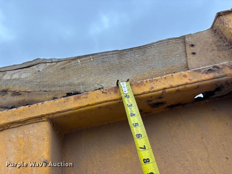 image for item FG0128 1988 Ford F800 dump truck