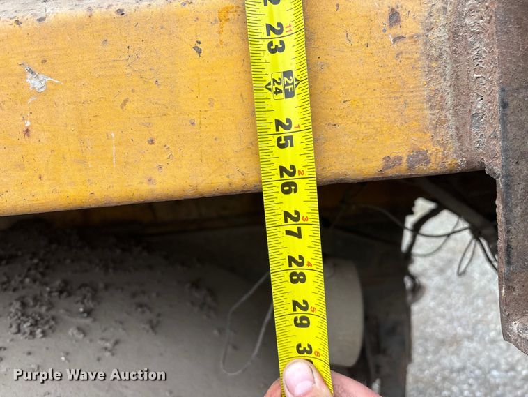 image for item FG0128 1988 Ford F800 dump truck