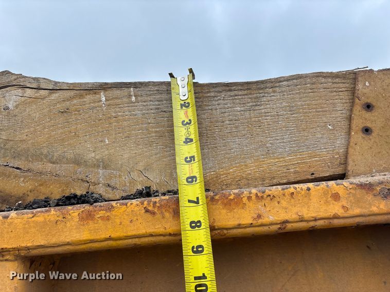 image for item FG0128 1988 Ford F800 dump truck