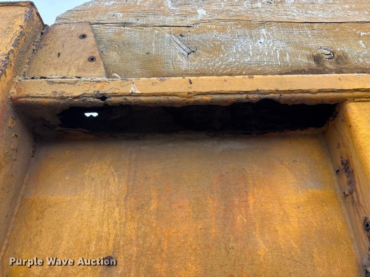 image for item FG0128 1988 Ford F800 dump truck