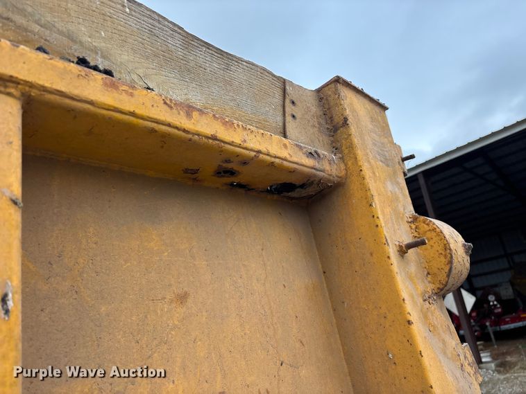 image for item FG0128 1988 Ford F800 dump truck