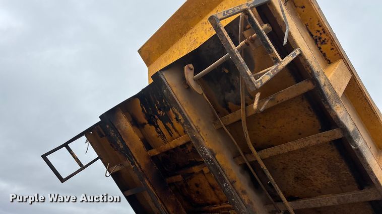 image for item FG0128 1988 Ford F800 dump truck