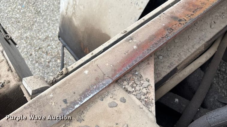 image for item FG0128 1988 Ford F800 dump truck