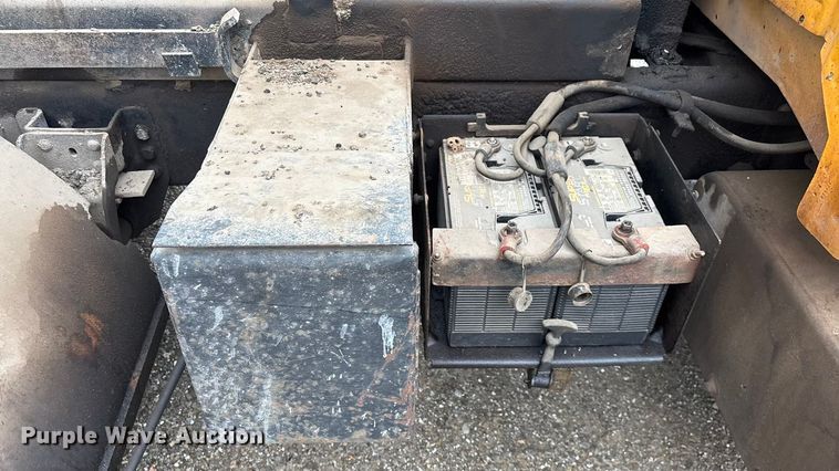 image for item FG0128 1988 Ford F800 dump truck