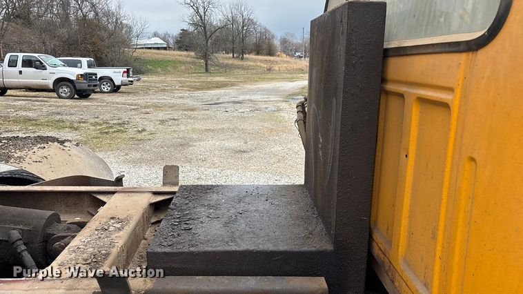 image for item FG0128 1988 Ford F800 dump truck