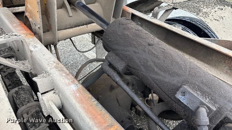 image for item FG0128 1988 Ford F800 dump truck