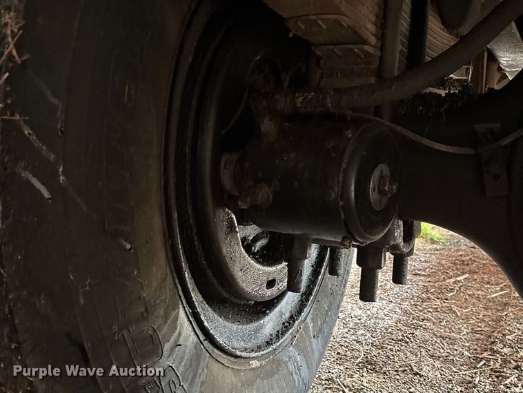 image for item FG0128 1988 Ford F800 dump truck