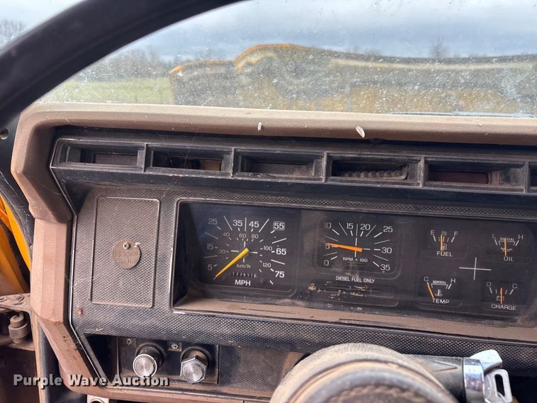 image for item FG0128 1988 Ford F800 dump truck
