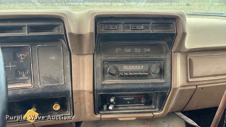 image for item FG0128 1988 Ford F800 dump truck