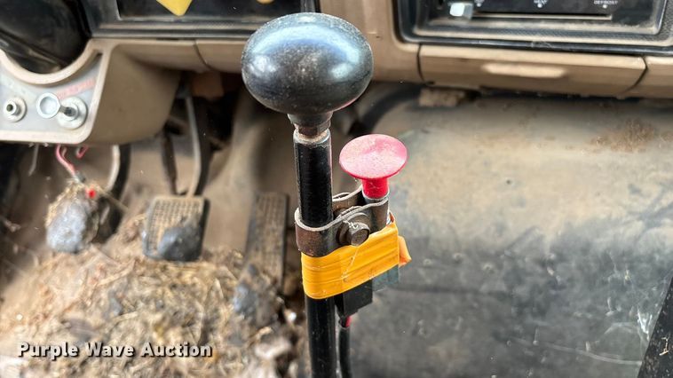 image for item FG0128 1988 Ford F800 dump truck