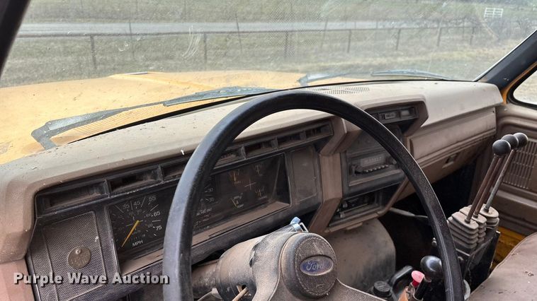 image for item FG0128 1988 Ford F800 dump truck