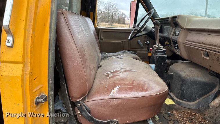 image for item FG0128 1988 Ford F800 dump truck