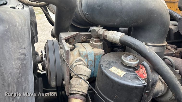 image for item FG0128 1988 Ford F800 dump truck