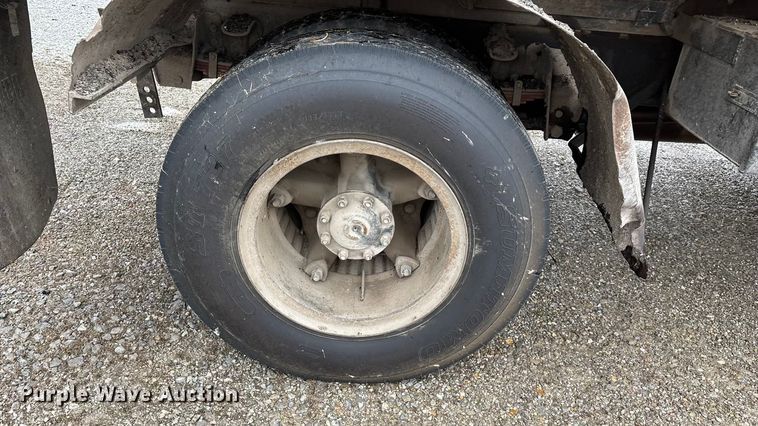 image for item FG0128 1988 Ford F800 dump truck