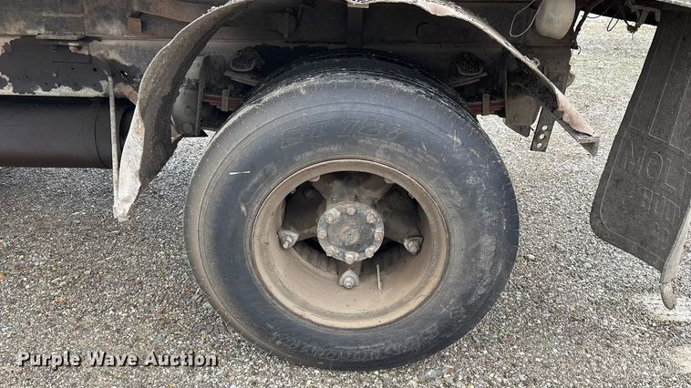 image for item FG0128 1988 Ford F800 dump truck