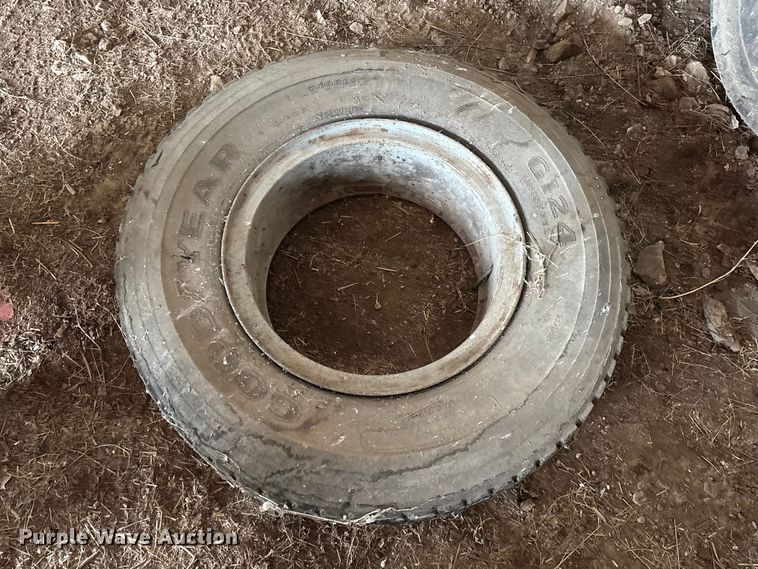 image for item FG0128 1988 Ford F800 dump truck