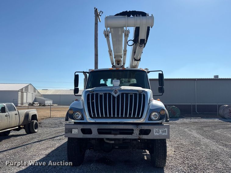 image for item FG2661 2012 International SR525 bucket truck