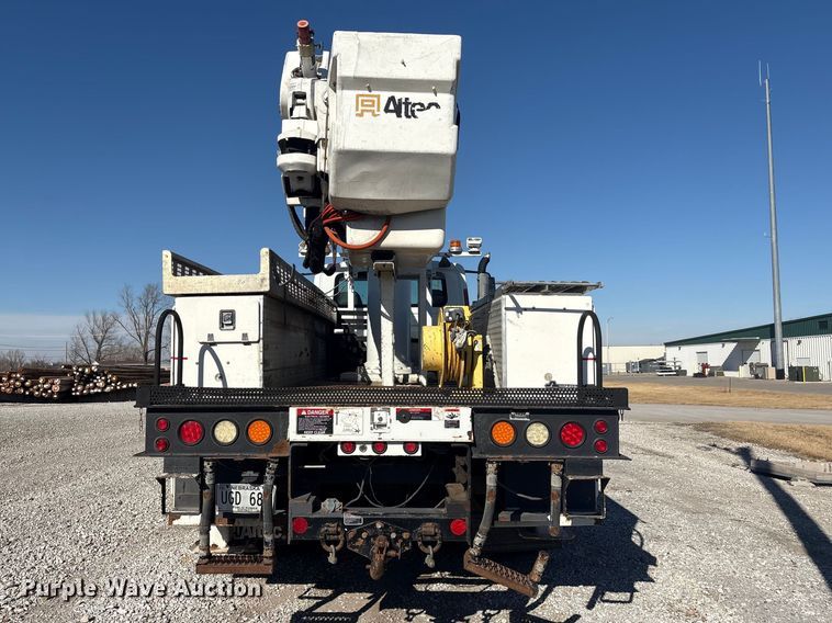 image for item FG2661 2012 International SR525 bucket truck