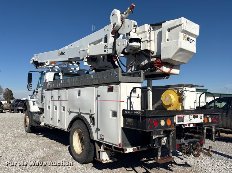 image for item FG2661 2012 International SR525 bucket truck