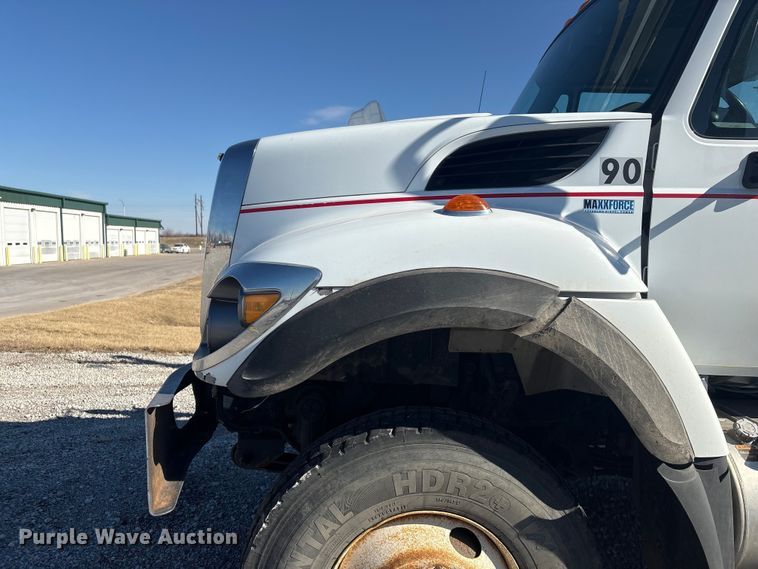 image for item FG2661 2012 International SR525 bucket truck