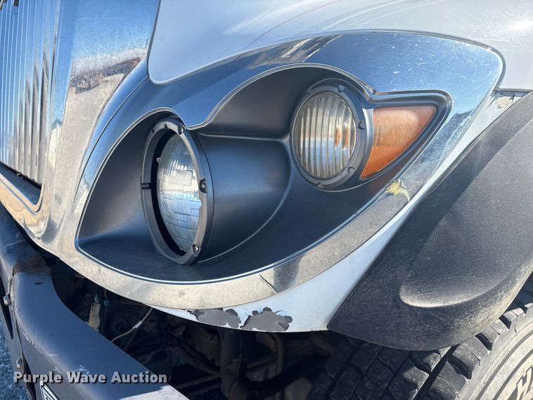 image for item FG2661 2012 International SR525 bucket truck