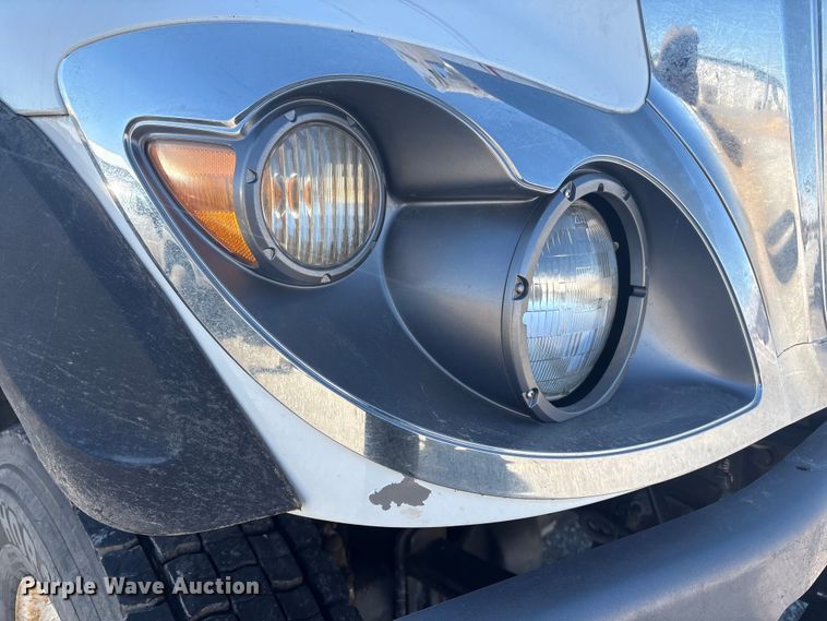 image for item FG2661 2012 International SR525 bucket truck