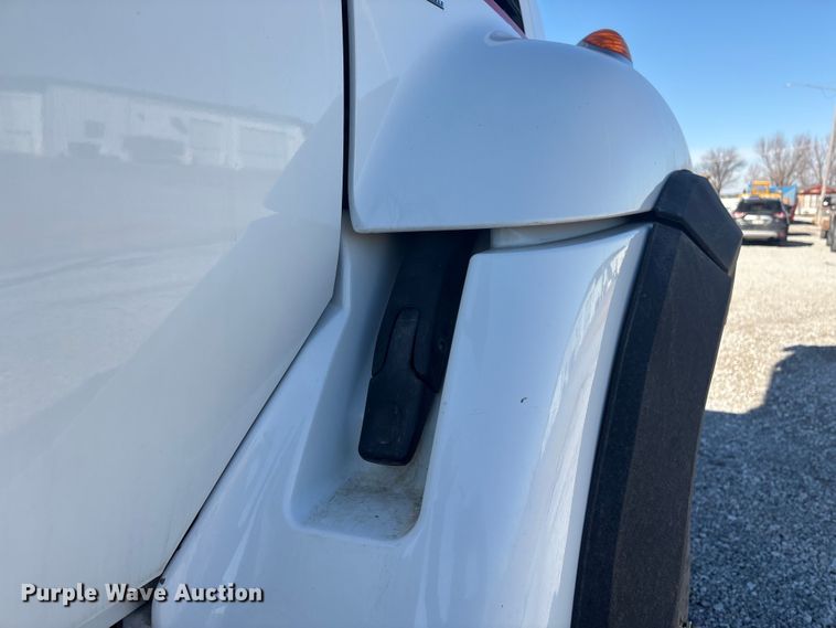 image for item FG2661 2012 International SR525 bucket truck