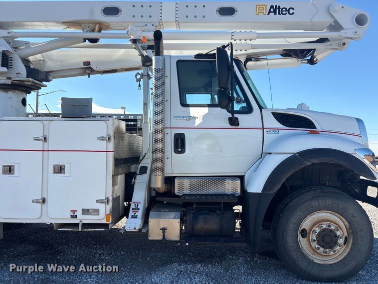 image for item FG2661 2012 International SR525 bucket truck