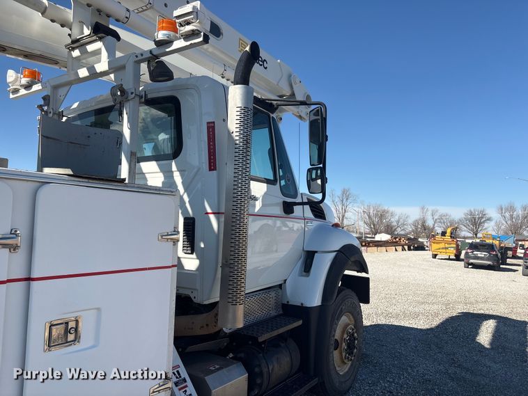 image for item FG2661 2012 International SR525 bucket truck