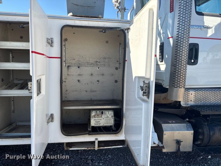 image for item FG2661 2012 International SR525 bucket truck