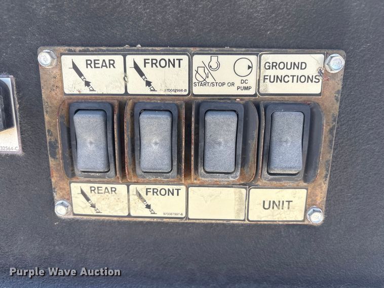 image for item FG2661 2012 International SR525 bucket truck